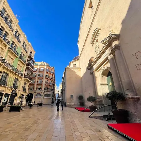 Aires Mediterraneos En Pleno Corazon De アリカンテ