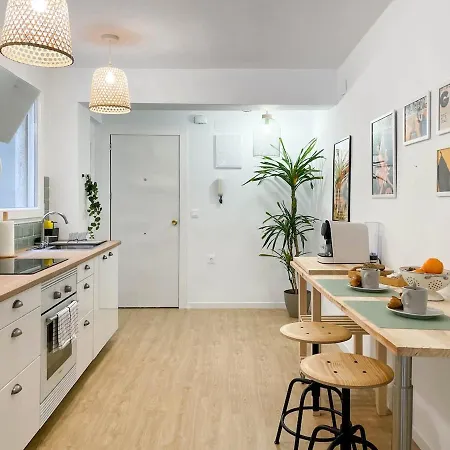 Aires Mediterraneos En Pleno Corazon De アリカンテ