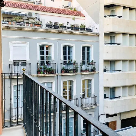 Aires Mediterraneos En Pleno Corazon De アリカンテ